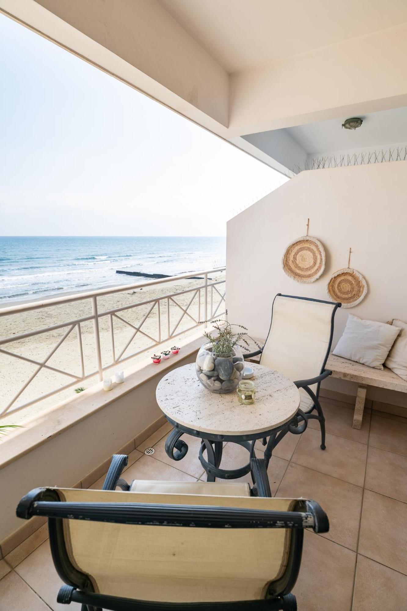 Quattro Beachfront Sea View Ap 4 Lárnaka Kültér fotó