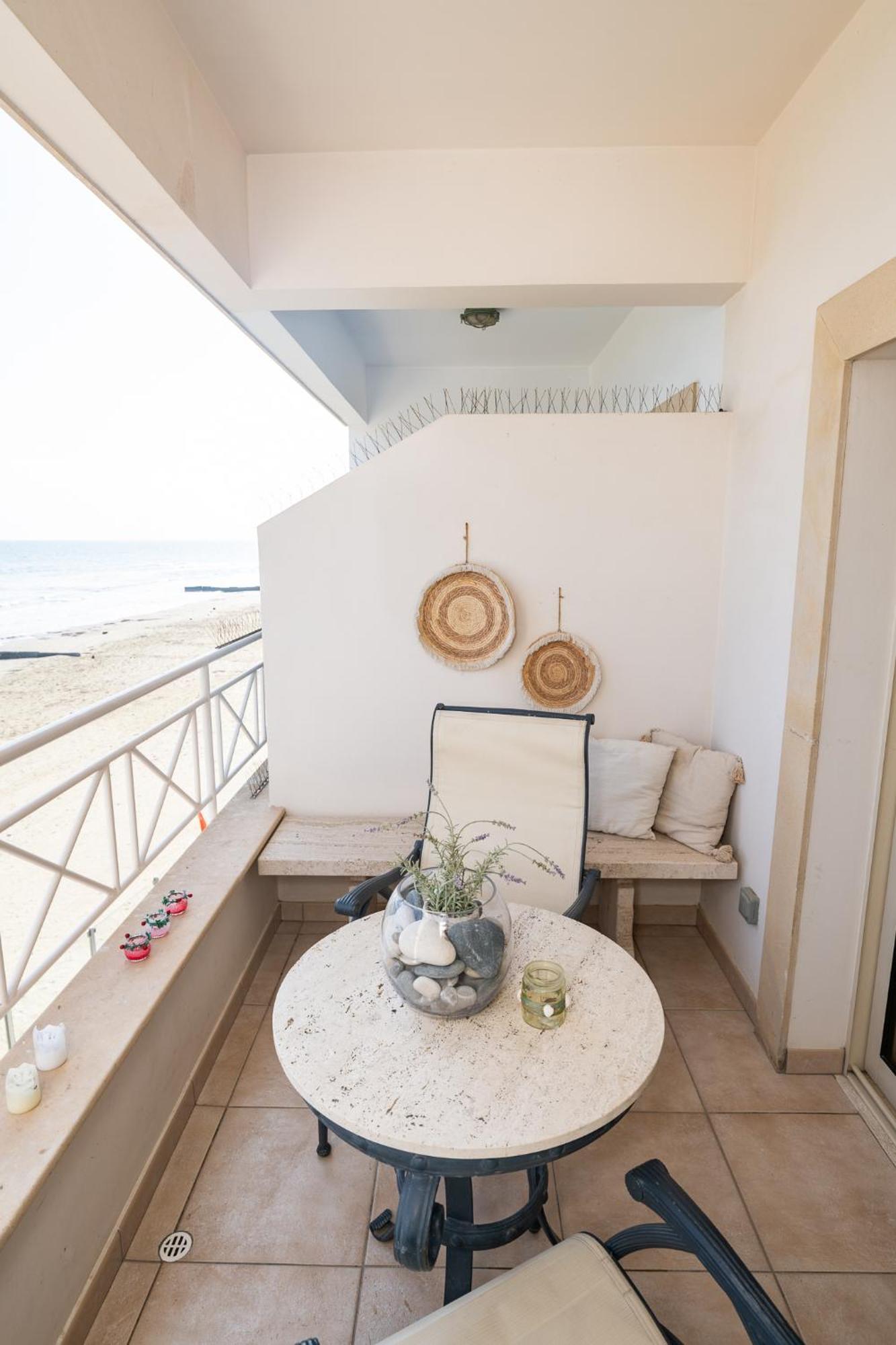 Quattro Beachfront Sea View Ap 4 Lárnaka Kültér fotó